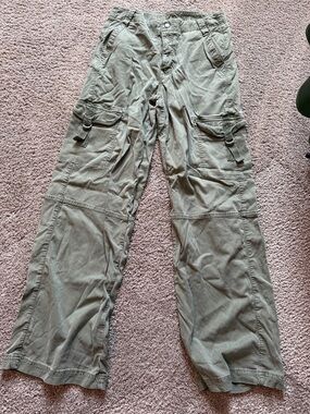 American Eagle Outfitters women’s Olive Cargo Pants